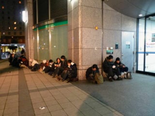 FF13-Sale-Now-Japan_04