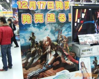 Final-Fantasy-XIII_Akihabara_12-03-09_06 Final-Fantasy-XIII_Akihabara_12-03-09_06
