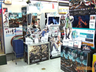 Final-Fantasy-XIII_Akihabara_12-03-09_09 Final-Fantasy-XIII_Akihabara_12-03-09_09